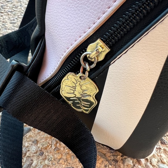 Betsey Johnson Striped Cat Mini Backpack Purse Gold Heart Nose Kawaii Y2K Bag - Picture 6 of 11
